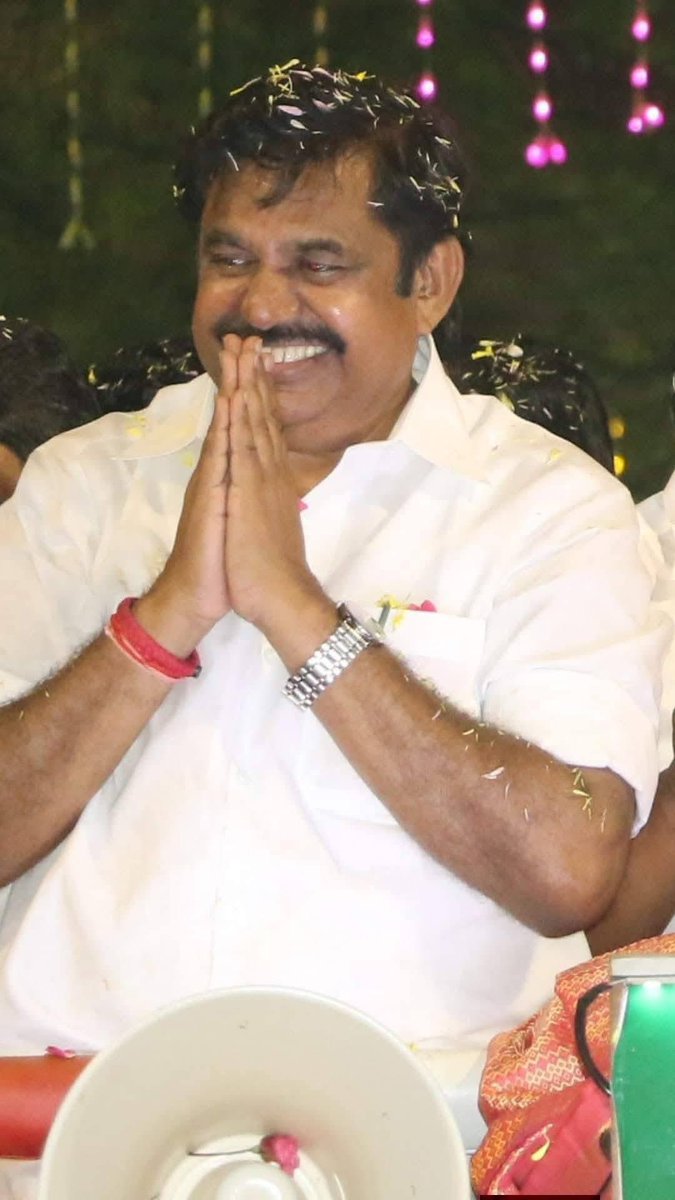selvinnellai87's tweet photo. தமிழ் நாட்டில் உள்ள அத்தனை கட்சிகளும் எப்படி வேண்டுமானாலும் கூட்டணி வைக்கலாம் ..
என்ன டேஷை வேண்டுமானாலும் விட்டு தரலாம்..
அது நேற்று தூய டேஷ் என்று தொடங்கிய 
அணிலின் 
குப்பை கழகத்திற்கு கூட அந்த வசதி உண்டு 
ஆனால் 
இரண்டு கட்சிகள் மட்டுமே தங்கள் கற்பை தீக்குளித்து நிரூபித்துக் கொண்டு இருக்க வேண்டும்..

1, அதிமுக 

2 NTK , 

ஒருவர் சீமான் 

மற்றொருவர் எடப்பாடியார் ...!

சீமான் அதிமுக திமுகவின் இடை தேர்தலில் பொது வேட்பாளர் என்று வதந்தி பரவினால் கூட உடனே பார்த்தீர்களா..என்பது 
தனியாக தான் என்று சீமான் அறிவித்தால்
இவர் தோற்பதற்காக தான் கட்சி நடத்துகிறார் என்பது..

எடப்பாடியார் மிதுனை முன்னிறுத்துகிறார் 
என்று வதந்தி பரவினால் உடனே 
பார்த்தீர்களா.. என்பது ..

அவர் வெளிப்படையாக மறுத்தால் 
உடனே கட்சியை விட்டு சோபா வாங்கி கொண்டு வெளியேறியவர்களை காரணம் காட்டி கட்சியை அழிக்கிறாரா என்பது..

ஆக இங்கே பிரச்சினை அரசியல் அல்ல
தமிழர்கள் அரசியல் செய்யக்கூடாதா..?

தமிழர்கள் மட்டுமே அரசியலில் நேர்மையான கொள்கை முடிவுகளை சார்ந்து பயணிக்க வேண்டுமா..?

அணில் மட்டும் 41 கொலை செய்யலாம் 
வளவன் அணிலை RSS குழந்தை என்று விட்டு தற்போது கூடி குலவலாம் 
காம்ரேட்ஸ் கூட்டணி ஒருபக்கம்
ஆதரவு மறுபக்கம் என்று டபுள் ஸ்டேண்ட் எடுக்கலாம்..
திமுக கூட்டணி கட்சிகள் இல்லையென்றால்
பூஜ்ஜியம் என்பது எல்லோருக்கும் தெரியும் ஆனால் அதை பற்றி எந்த பேச்சும் கிடையாது..

ஆக இங்கே பிரச்சினை ஆளுமை மிக்க தமிழர்கள் 
சீமான் 
எடப்பாடியார் என்பது.

எடப்படியார் மீது பொறாமை கொண்டவர்களும் சாதி ரீதியாக வன்மம் கொண்டவர்களும் 
எண்ணிக்கை சிறுபான்மை தமிழர்களுக்கு எண்ணிக்கை பெரும்பான்மையான தமிழர்கள் மீதான பயமும்.

இன்னும் பிற கொல்டி லாபிகளும் 
தான் காரணம் 

சீமான் மீது..
கொள்கை சார்ந்து நிர்வாகம் சார்ந்து விமர்சனம் வைப்பவர்களை ஒரு சிலரை தாண்டி..

மற்றபடி வன்மம் பிடித்தவர்கள்.
சினிமா ரசிகர்கள்
கொல்டிகள்..
கொத்தடிமை தமிழர்கள் 
தமிழ் தேசிய லெட்டர் பேட் கட்சிகள் 
இப்படி பட்டவர்கள் அவரை இயக்க நினைத்து இயலாதவர்கள் தான் காரணம்..!

எடப்பாடியார் மற்றும் சீமானுக்கு தனிப்பட்ட முறையில் நான் சொல்லி கொள்வது.
இங்கே வெற்றி தான் முக்கியம் 
வெற்றிக்காக எல்லா வரம்புகளையும் மீறுங்கள்..கதறுகிறவர்கள் கதறட்டும்..

இவர்களிடம் அரசியல் நேர்மையை தீக்குளித்து எல்லாம் நிரூபிக்க முடியாது.
அடித்து ஆடுங்கள்.

- சந்திரன் ராஜா.