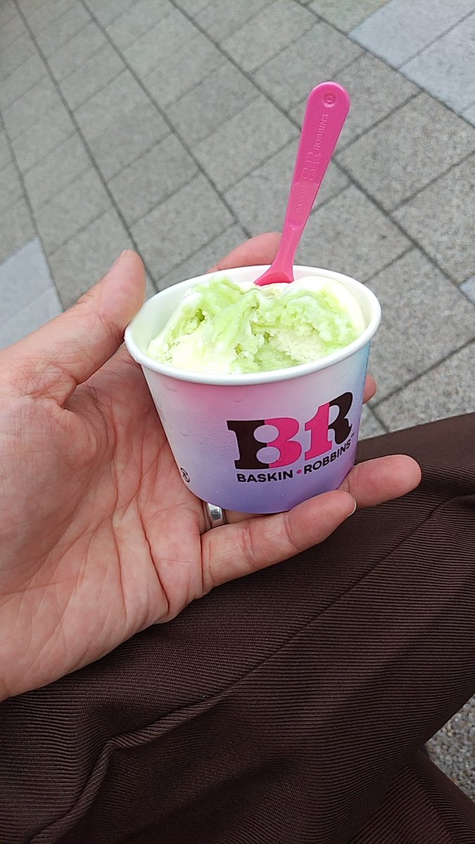 gem61814's tweet photo. 二度目のキウイ杏仁豆腐✌
今回は杏仁豆腐味の部分が多めでまったり感強め。味のバランス変わるの面白いね。 https://t.co/Eu97p0MllT