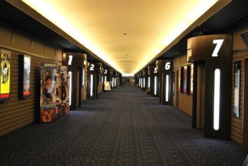 AngieBarke61961's tweet photo. 映画館のここを歩いている瞬間、一人の映画好きに戻れると思うのは私だけ？ https://t.co/rCu1u3L5Zr