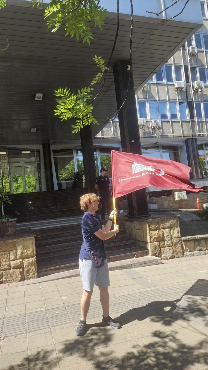 R_JJZmajeva's tweet photo. Zmajevi ne kleče https://t.co/4kKjA69zEu