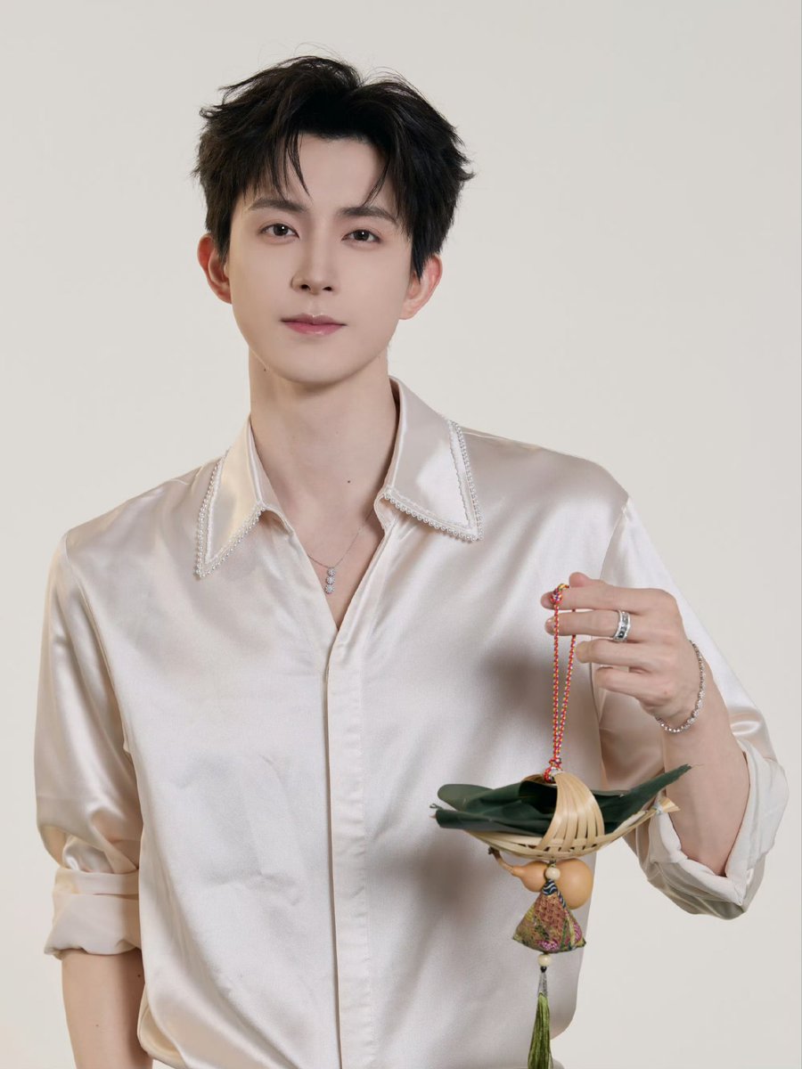 msArias1295's tweet photo. #AoRuipeng Weibo update. 

Happy Dragon Boat Festival https://t.co/QuxQtjStsp