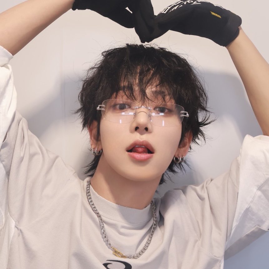 앳 tweet media