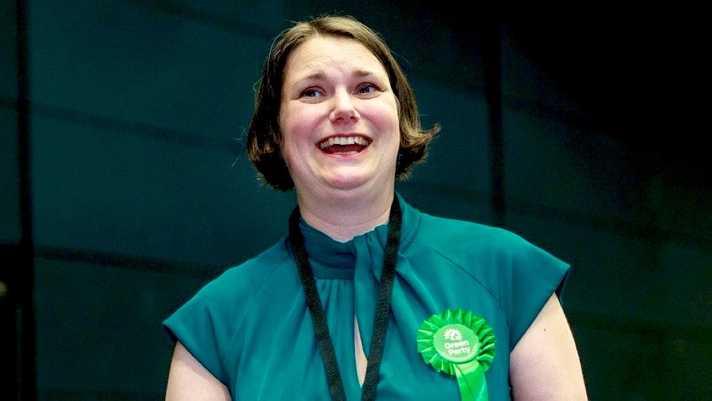 Free_ByTheSea's tweet photo. Having received just 308 votes, the Green Party has forfeited their £500 deposit in the Makerfield by election - a deposit scheme designed to protect the system from time wasters and loons.🤡 https://t.co/GbdPrBb7Ke