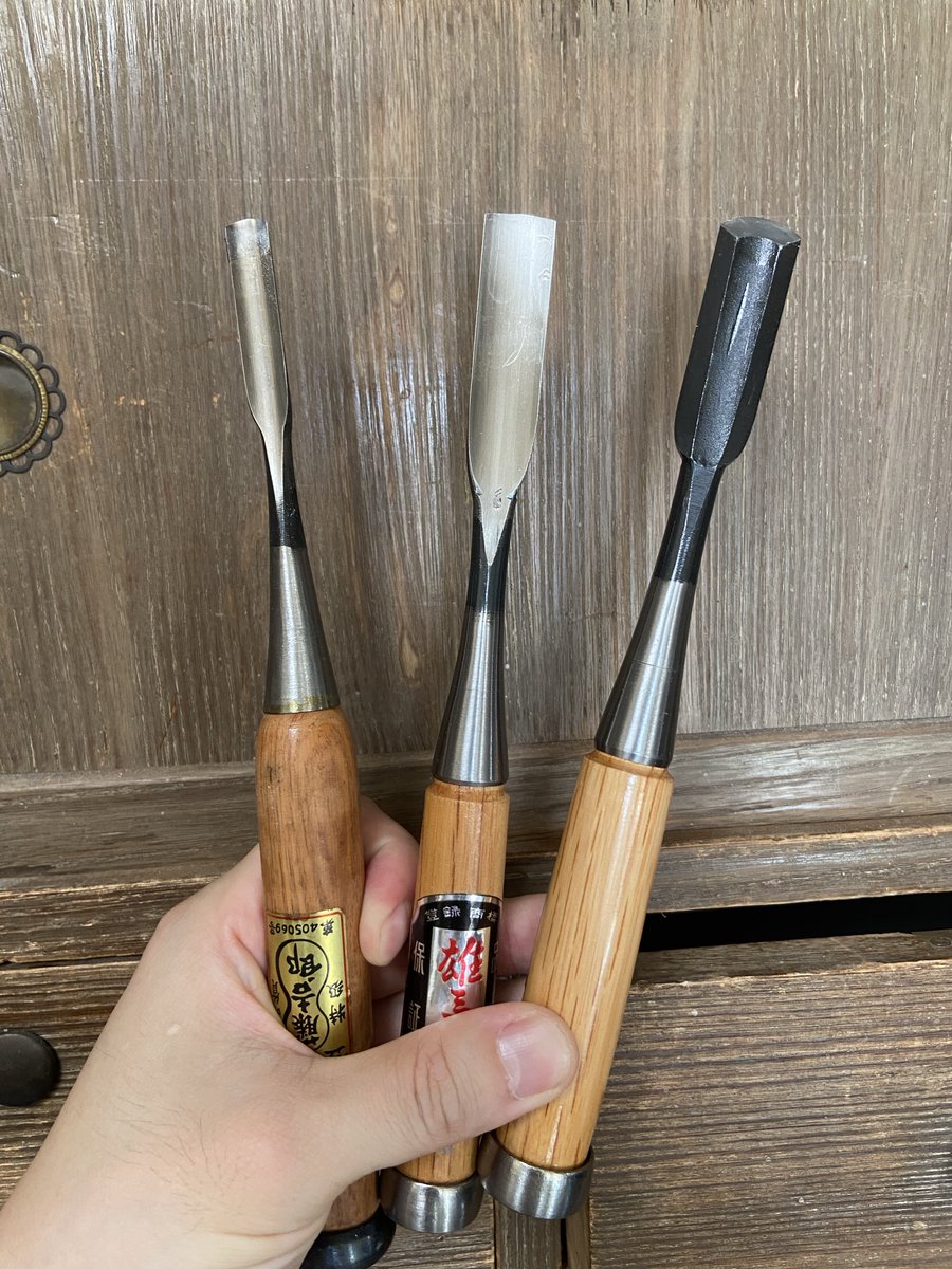 tm_theta's tweet photo. 時代を逆行している感じがしますが、でかいの削る用に丸鑿を購入！
工具っていいですよねー https://t.co/ozdctAnd8C