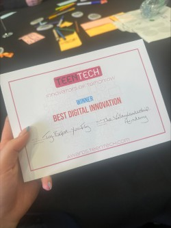 ValleyLAcademy's tweet photo. Super proud of our team who won best digital innovation award in the #TryBeforeYouFly task @LancasterUni #TeenTech event #Ambition https://t.co/JA7Z8386VN