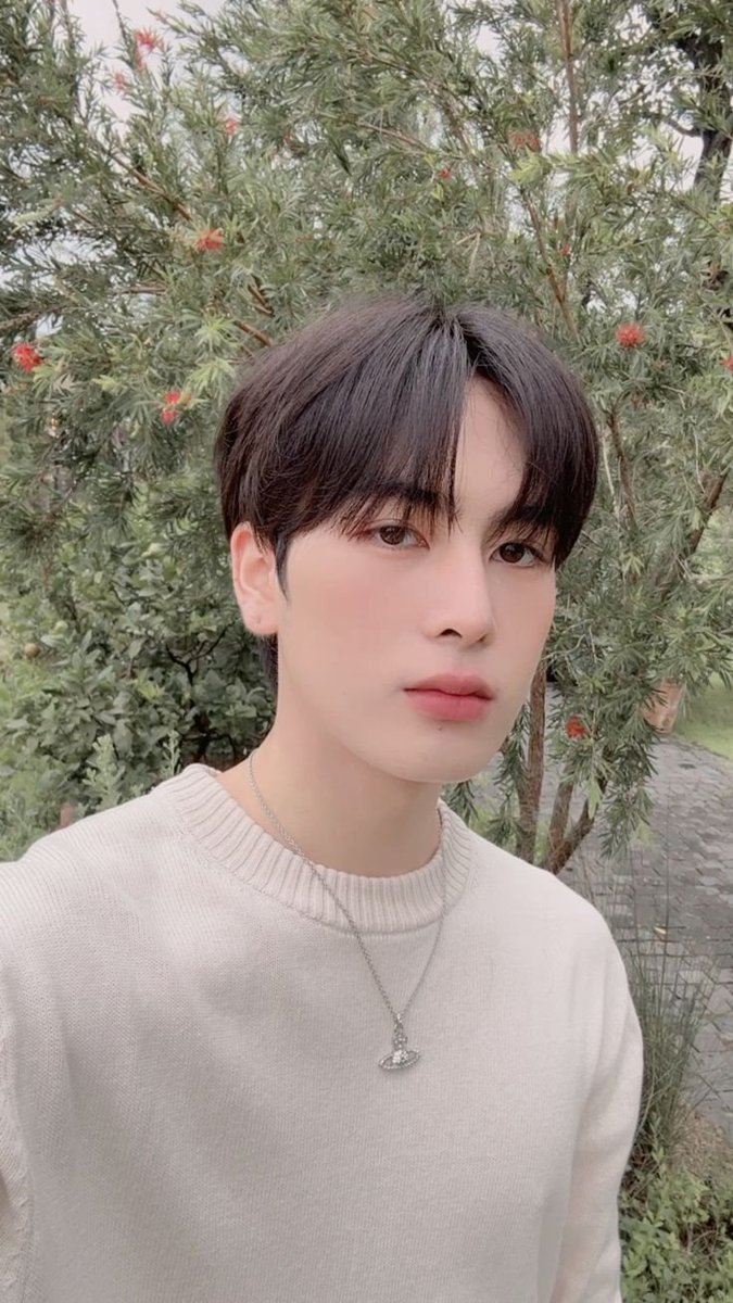 xaeIum's tweet photo. ㅤ
                                          
📍 Lake Como, Italy 

Gak ada capeknya emang Ravi

ㅤ https://t.co/3Ufm02yGVx