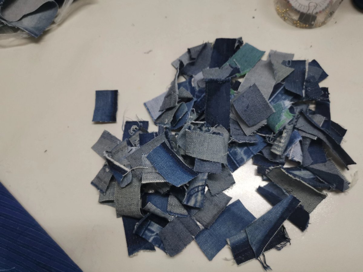FuturesRoman's tweet photo. [Turn old fabric scraps into a cute tote bag in 10 mins! No sewing skills needed, just glue and creativity  Check out my DIY trick!] https://t.co/NlHiUlmVii
