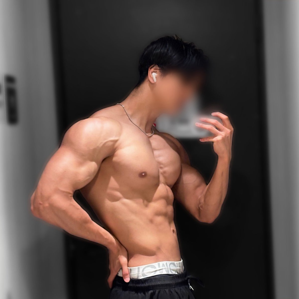 ShnSecond91874's tweet photo. 聴いた話によるとついに生成AIに並ぶ体になったみたいですわたし。
減量頑張っててよかったあぁぁぁ
どうも、AI加工している(らしい)shunです✋ https://t.co/nBqSjdnPSC