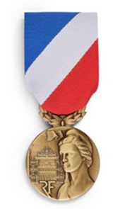 DMDisere's tweet photo. Le 01 Janvier 2026 dernier, un de nos personnels a été décoré.Le capitaine de corvette Renaud a été décoré de la médaille de bronze de la sécurité intérieure « agrafe engagement citoyen ». Félicitation à lui https://t.co/P8lOr0ake8