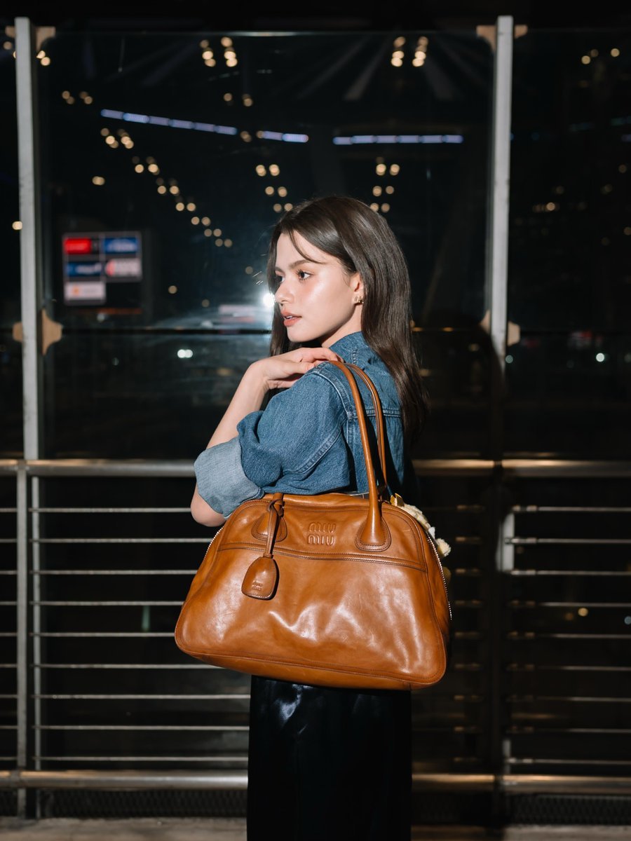 mysunshinebec's tweet photo. Angels Don't distract by Noise focus on becky's ig and becky went there for happy moments let's enjoy without Making atmosphere heavy!☺️

  Click here👇
https://t.co/RtOVj2G4nQ

#miumiu #miumiuxbecky 
#beckysangels https://t.co/XGzbSiB4u0