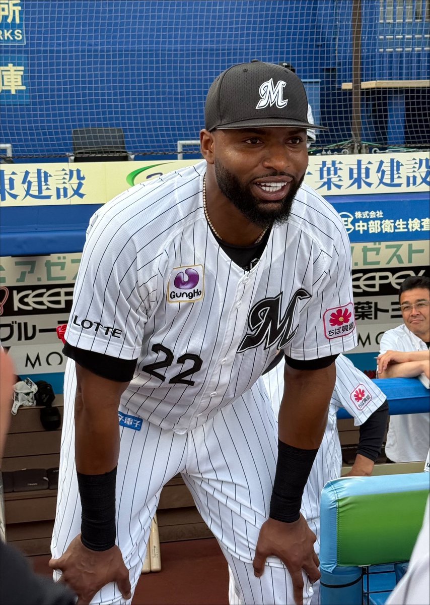 chibalotte_pr's tweet photo. 今日も #グレゴリー・ポランコ 選手の円陣。
さあ行こう！
#chibalotte #広報 https://t.co/B7c5iwsKU6