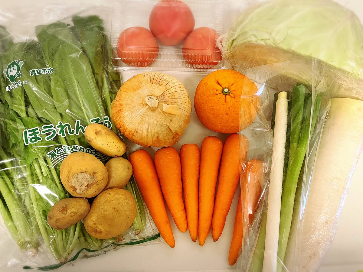 imo3imo3_imomi's tweet photo. ロスヘルの野菜届いた🥬♥️- ̗̀📦 ̖́-
野菜祭りだぁ\(❁´∀`❁)ﾉ𖤐´-

勝手にPR
たっぷり届いたけどスーパーで買うより安いし不揃いなのが可愛い"(∩>ω<∩)"
美味しくフードロス無くせるの最高♡

 #ロスヘル
 #フードロス
 #規格外野菜
 #農家様 https://t.co/Zqasu7u4PU