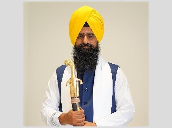 thind_akashdeep's tweet photo. Sri Akal Takht Sahib Jathedar Giani Kuldeep Singh Gargaj has demanded a fair probe into the Karnaprayag incident and urged the Uttarakhand government to ensure the safety of Sikh pilgrims travelling to Sri Hemkund Sahib. He also cautioned Hemkund Sahib Trust representatives over remarks asking Sikhs to travel without their religious symbols and called for legal aid to the arrested Sikh youths.