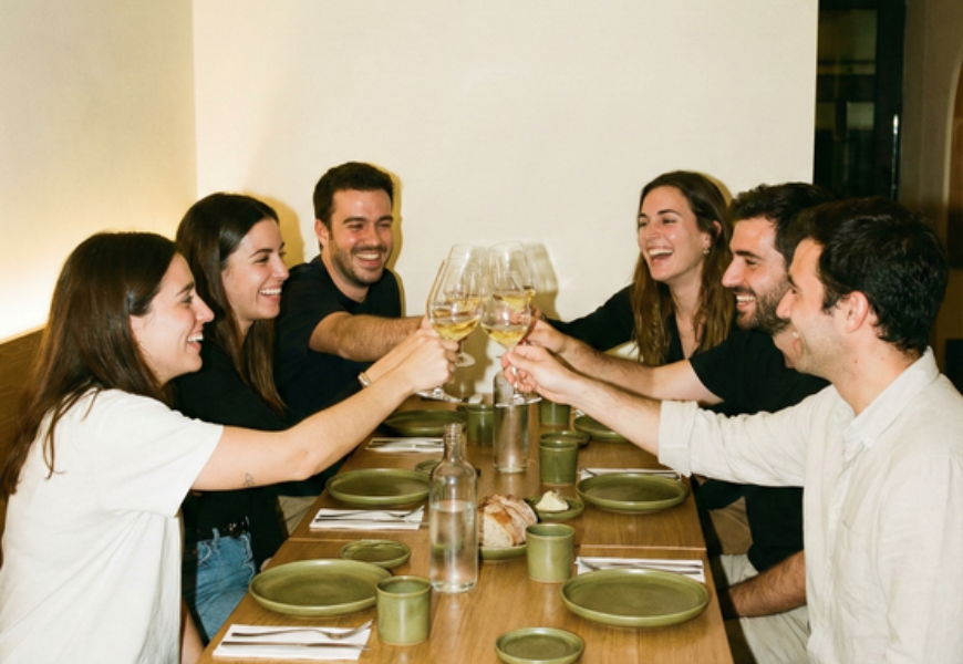 R_hostelpro's tweet photo. 🍽️🔥 La noche de San Juan impulsa la hostelería con un 48% más de comensales en los restaurantes, según datos del sector y @CoverManager.

👉https://t.co/4kwNpwKNxJ

#Hostelería #Restauración #SanJuan https://t.co/T4xibXYlRB