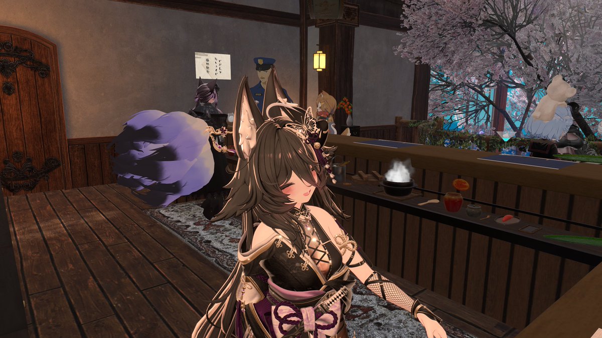 ahiruunruun_vrc's tweet photo. 昨日お邪魔しました！楽しかったなぁ、おにぎりは1爆発しました。テーブルの上がホームポジションになったので次は1階のテーブル上でまったりしようかなぁと考えています #迷ヒ灯 https://t.co/kHk1ibaWLA