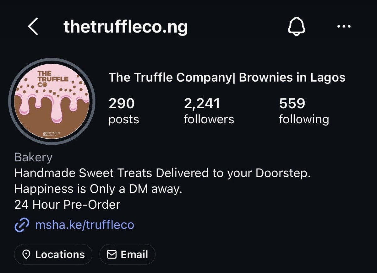lifeofmustapha's tweet photo. Do you like good things in life? 🫵🏾

Well, my wife bakes the best cake loaves (Chocolate &amp; Vanilla) and brownies in Lagos 🇳🇬!

Ultimate fudginess. Ultimate deliciousness.

Reach out to The Truffle Co. on Instagram. https://t.co/H32Wxw0E5N
