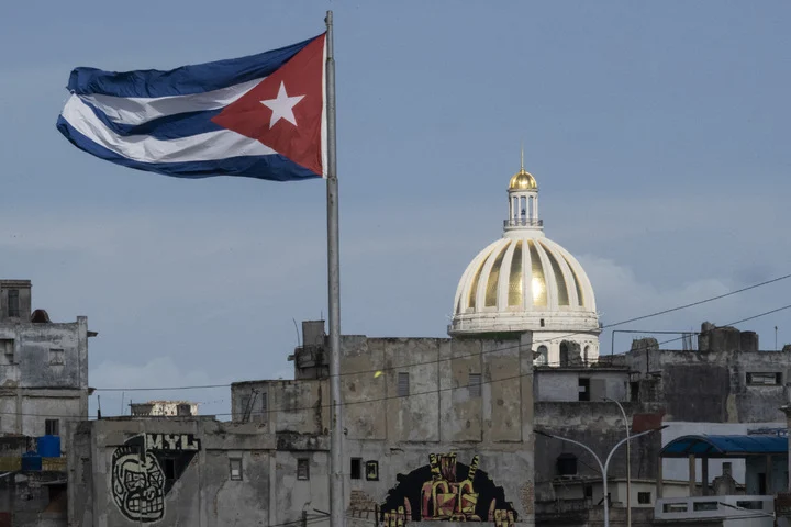 visegrad24's tweet photo. 🇨🇺 Cuba begins its largest economic reform since the 1959 revolution

The country's parliament unanimously approved radical reforms that provide for the privatization of a significant part of the economy.

The plan provides for private real estate development, the creation of private banks, the transformation of some state enterprises into commercial companies with shares, and the easing of restrictions for private business.

The turn towards the market was supported by the Communist Party and the country's former leader, Raúl Castro, against whom the United States recently brought charges in connection with the downing of humanitarian aid planes in 1996.
