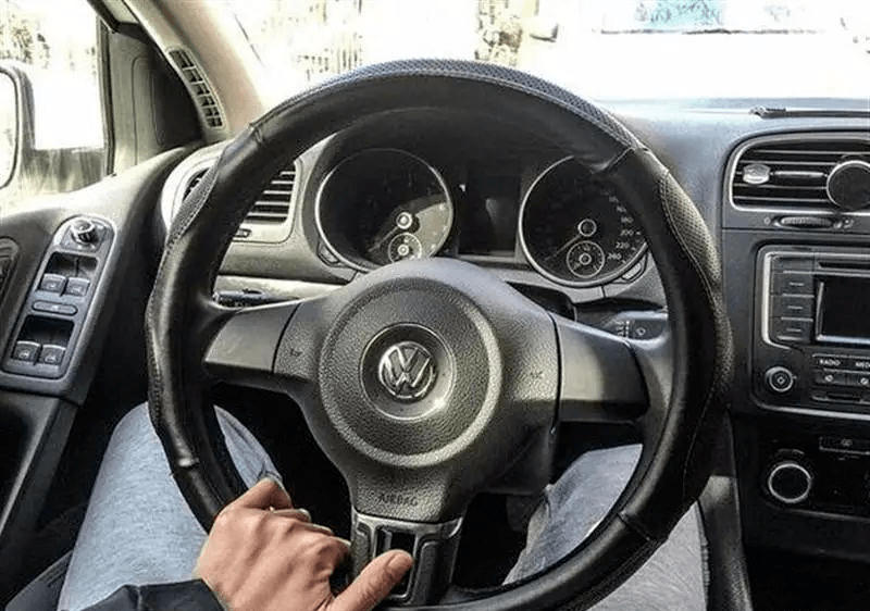 retromei3's tweet photo. Just nailed my first parallel parking on the first try!  Still shaking from the rush—turns out all those online tutorials actually worked! #LearnerDriver #DrivingTestPrep https://t.co/0Y0ZDdo2av