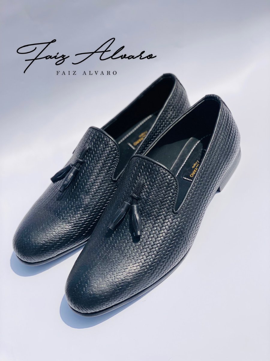 Faiz__Alvaro's tweet photo. Black genuine woven leather penny loafers with tassels 

Price:35k

Dm/whatsapp:09053425980 for orders and enquiries https://t.co/e1gixvTnRr