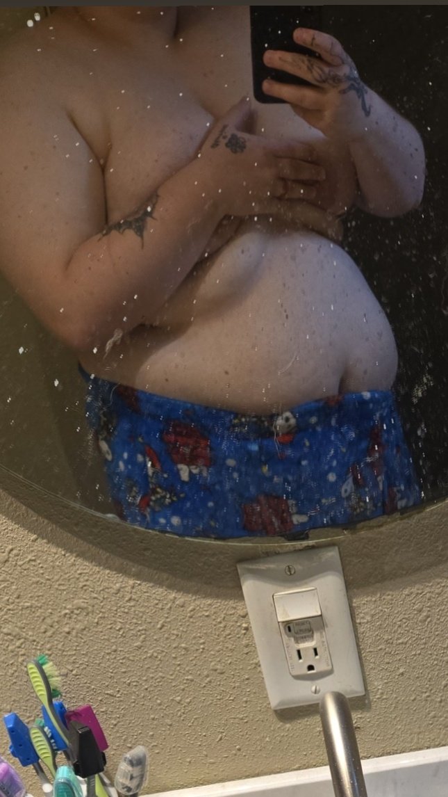 Carnylxl's tweet photo. Belly post for those belly worshipers~ 

#nsfwtwt #puppyboi #fat #belly #furrynsfw #furrylewds https://t.co/YZcuc25L2p