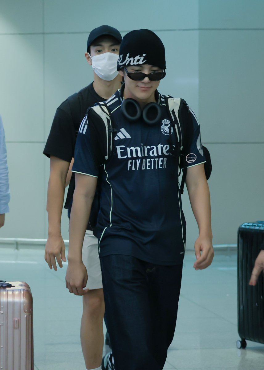 hayanghamong's tweet photo. 260619 ICN 입국 #셔누 #SHOWNU #민혁 #minhyuk
셔누오빠 너무 귀여워서 안올릴 수 없음...🫶🏻 https://t.co/UMXqES0obX