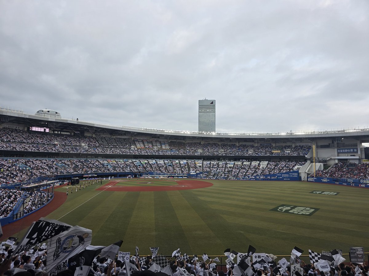 mechanic_muta's tweet photo. 平日の18時で既に満員ww⚾️
#chibalotte https://t.co/0lps6m1hzN
