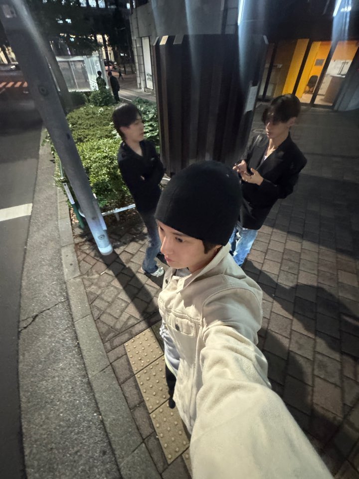 DKB_BRAVE's tweet photo. [📷]

이 노래로 무대를 하면서 내가 정말 무대 서 있을 때 
행복한 사람이구나 많이 느꼈어 BB가 나에게 준 감정이야 
이 영상으로 BB에게 내가 느낀 감정이 조금이나마 전달이 되었으면 좋겠다 사랑해❤️

When I'm performing this song,
It's a happy person. BB is a happy person
I hope that I felt like to BB, I felt like to BB I love you❤️

#다크비 #DKB #이찬 #E_CHAN