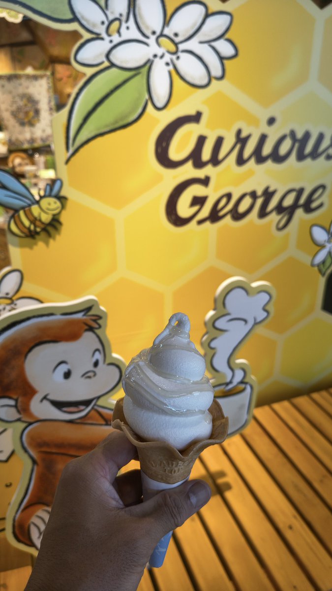 Chantaaman's tweet photo. 神戸養蜂場

蜂蜜かけのソフトクリーム🍦おいしかった
スタンプ押す場所間違えた(3回目🥲)

いつもひとりだけど、みんなと回って楽しかった。企画してくれたヤマさん、みなさんありがとう

#ひょうパビスタンプラリー https://t.co/jj992zRq0m