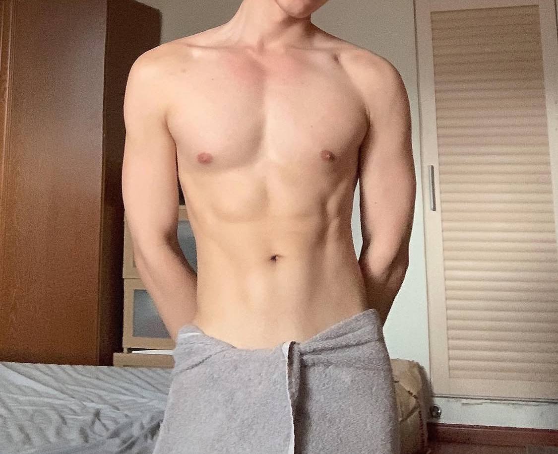 Antiliberal76's tweet photo. 动一动就充血 腹肌胸肌就像时间挤挤就有了😄 https://t.co/YO5ogSXTxW
