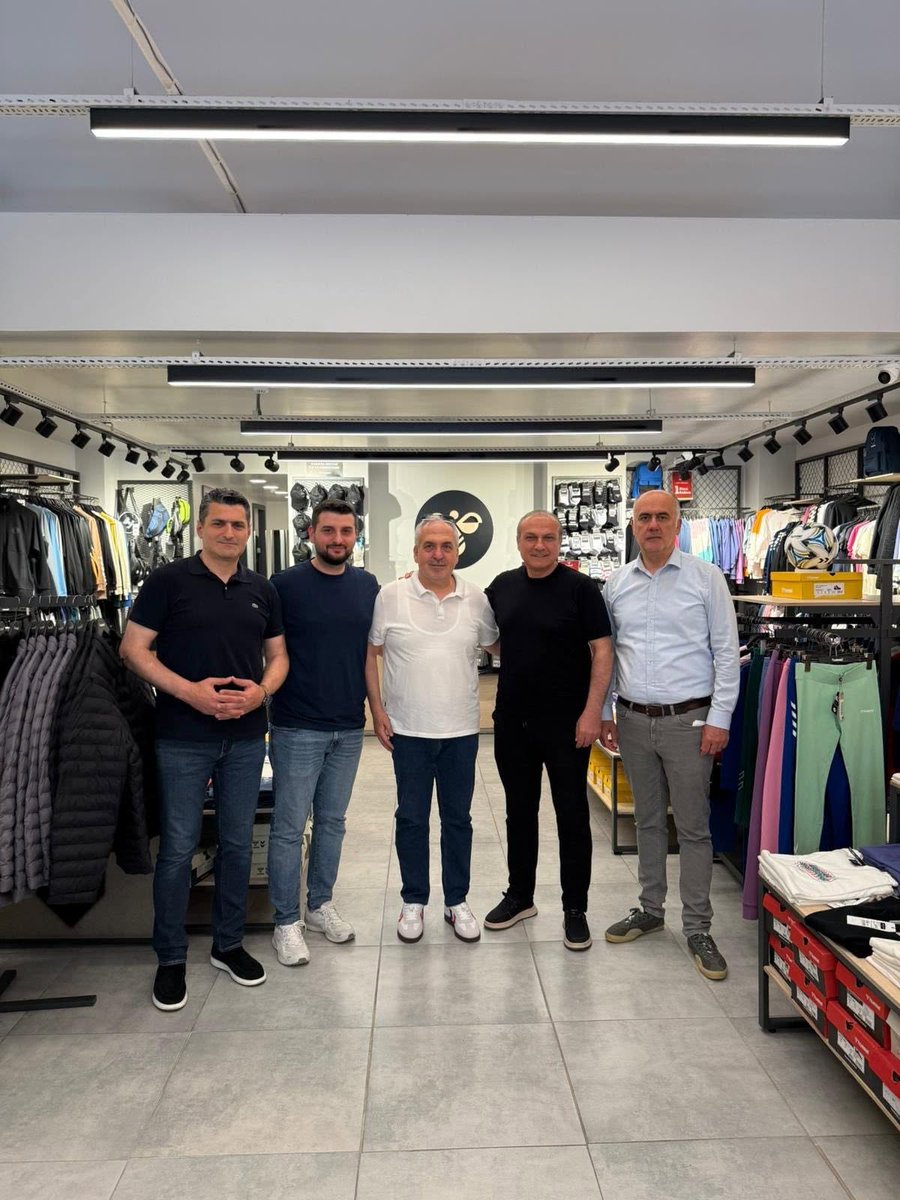 AMASYATSO's tweet photo. Amasya Ticaret ve Sanayi Odası (ATSO) Yönetim Kurulu Başkanı Murat Kırlangıç, Yönetim Kurulu Üyesi Emre Çıtır ve Genel Sekreteri Hasan Cinbaz ile birlikte, ATSO Üyesi Sayın Mehmet Özel’i Çorum’da hizmete açtığı iki yeni mağazasında ziyaret etti. https://t.co/aA6x9g6mFX