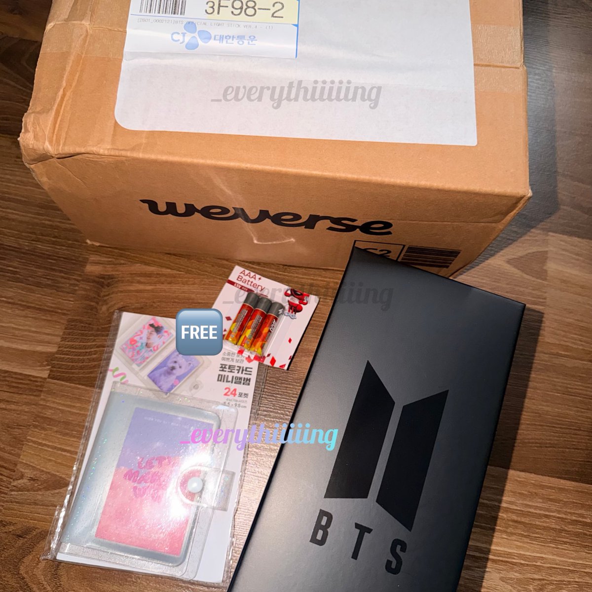 _Everythiiiiing's tweet photo. NEW ARRIVAL FROM 🇰🇷
BTS OFFICIAL MERCH ARMY BOMB VER.4 BRAND NEW SEALED UNOPENED 🤩✨
WTS | SELL | READY STOCK 🇲🇾
📱DM/PM https://t.co/qPSd1GBZKI to order | for any inquiries
#BTS #BTSinKL #BTS_ARİRANG #pasarkpop #pasarbts #pasarbtsmy #armybomb #lightstick #btslightstick https://t.co/pPBilpnRJe