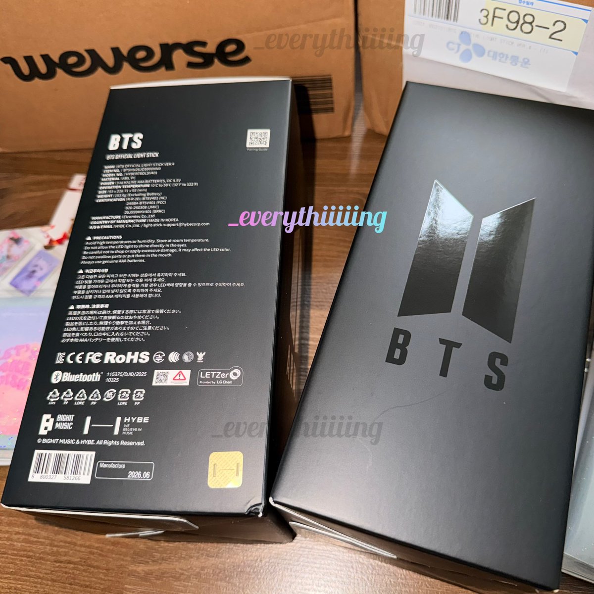 _Everythiiiiing's tweet photo. NEW ARRIVAL FROM 🇰🇷
BTS OFFICIAL MERCH ARMY BOMB VER.4 BRAND NEW SEALED UNOPENED 🤩✨
WTS | SELL | READY STOCK 🇲🇾
📱DM/PM https://t.co/qPSd1GBZKI to order | for any inquiries
#BTS #BTSinKL #BTS_ARİRANG #pasarkpop #pasarbts #pasarbtsmy #armybomb #lightstick #btslightstick https://t.co/pPBilpnRJe