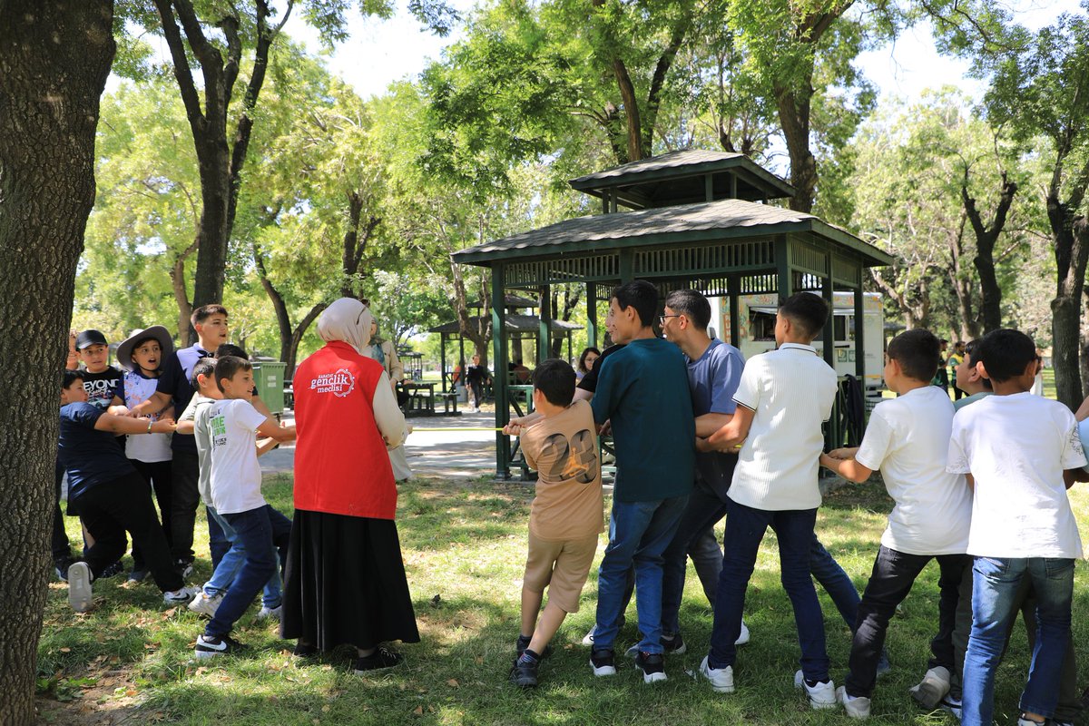 karataygm's tweet photo. “Bir Atık Çok Şey Değiştirir” yarışmamızda ortaokul kategorisinde 1. olan Ovakavağı Şehit Ahmet Yasir Kuyucu İmam Hatip ortaokulu öğrencilerimiz için ödül kapsamında düzenlenen piknik etkinlikliğini gerçekleştirdik. 🧺♻️ https://t.co/iukhxV7E9u