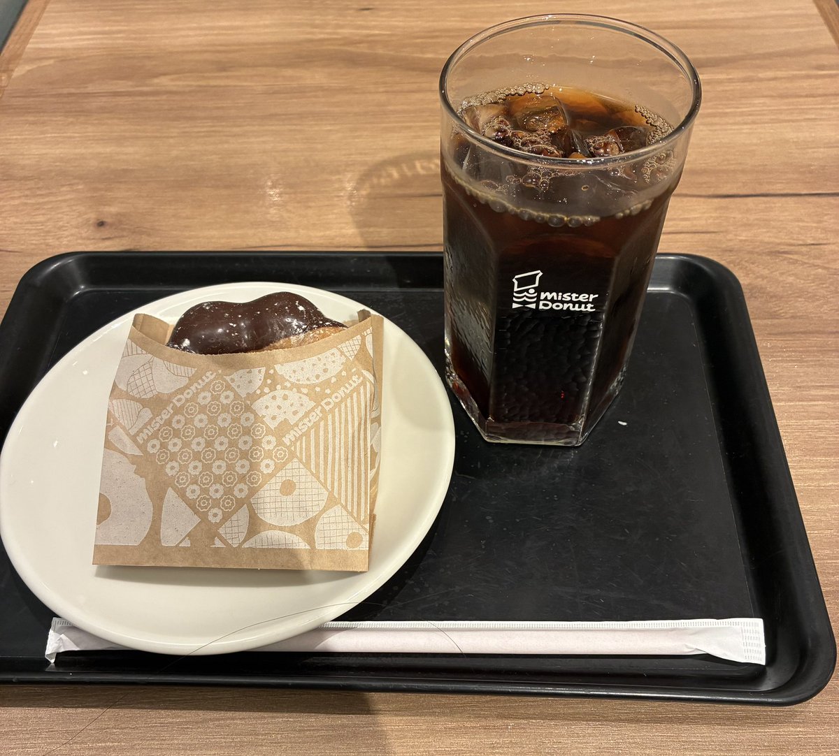 suya286's tweet photo. 銀行の用子が済んだので、ミスドで休憩中🍩☕️
途中で足を攣っちゃって「そんなに歩いてないのになぁ…」と思ったけど、歩数計を見たらそれなりに歩いてました😅 https://t.co/qB5tPw7xuL