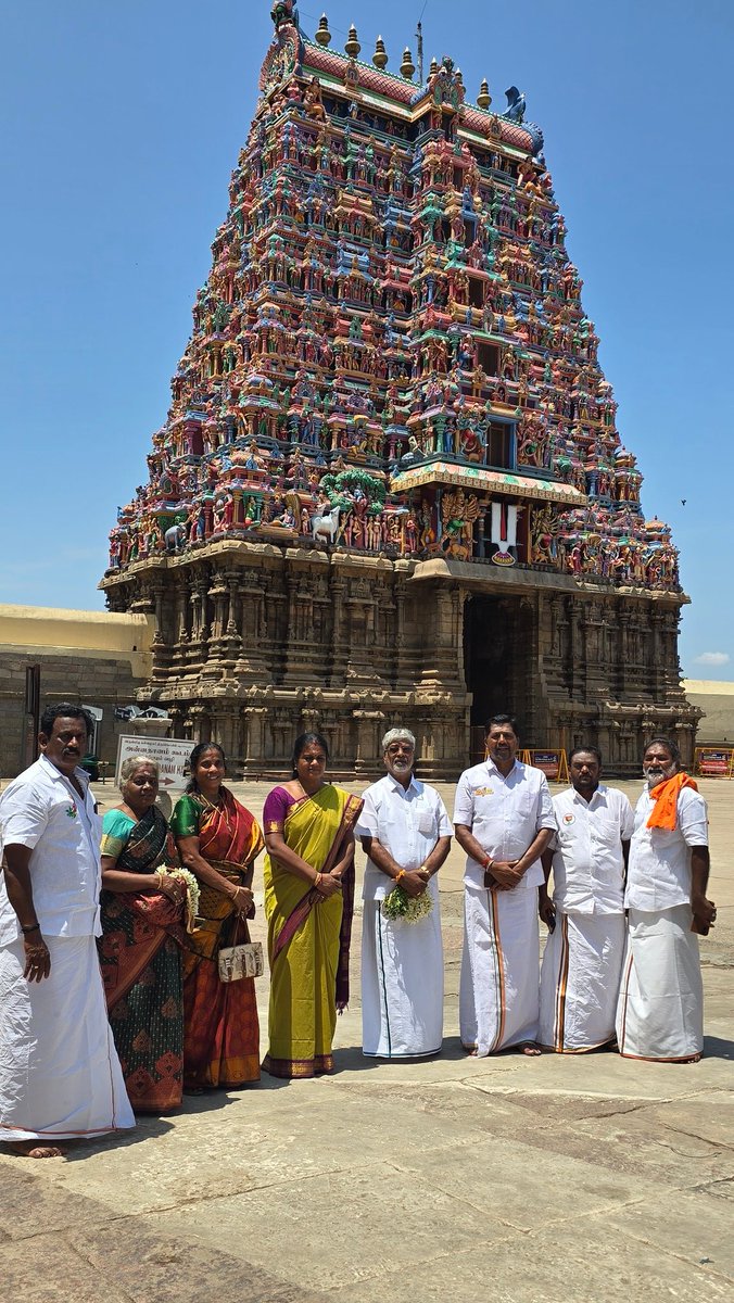 meenadevbjp's tweet photo. இன்று மதுரை அருள்மிகு பழமுதிர்ச்சோலை முருகன் ஆலயம் மற்றும் அருள்மிகு கள்ளழகர் திருக்கோயிலில் தாமரைச் செந்தங்களுடன் இணைந்து இறைவனைத் தரிசனம் செய்ததில் மிகுந்த மனநிறைவு அடைந்தேன். https://t.co/bTZtARlnDs