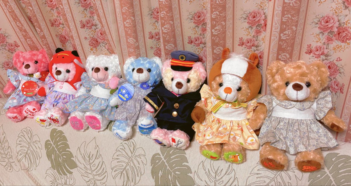 Miltaylor32's tweet photo. お母さんのお気に入りくまさんみんなに服作ってあげたらちゃんと着れたみたいでよかった！😌👏

お洋服着るとみんな自信もった顔に見える😉

#ご当地ベア https://t.co/FShNKO9gIj