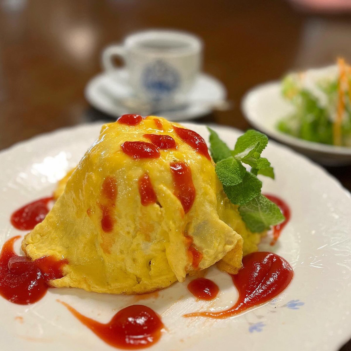 AsahiCoffee's tweet photo. 週末は雨の予報
オムライスはお子さまから大人の方まで幅広く人気です。
サラダとミニドリンクもついたセットでどうぞ！ https://t.co/dlItI0cG5k