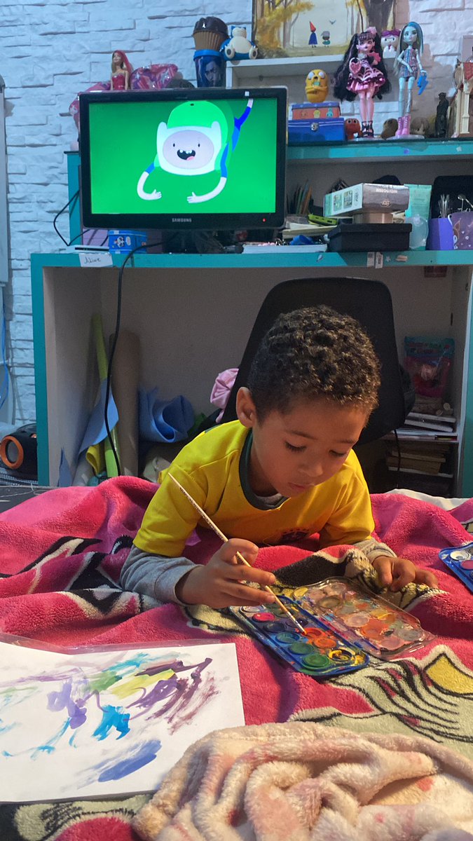 aniabadeer's tweet photo. meu bebe desenhando comigo https://t.co/lxafcIh9M2