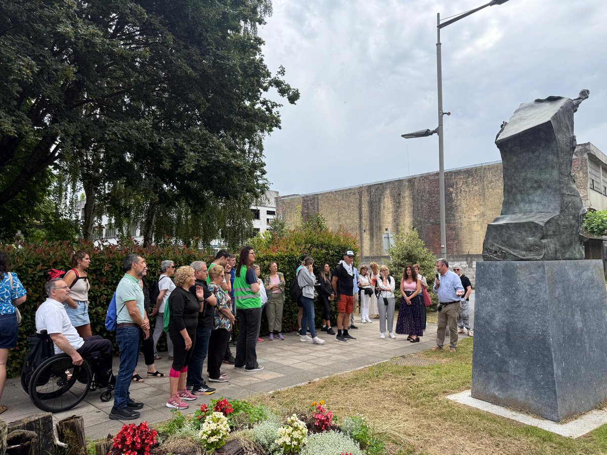 Azkoitikoudala's tweet photo. Osasunaren Mundu Erakundeak (OME) eta Imsersok sustatua, aste honetan Donostian ospatzen den Hiri eta Komunitate Lagunkoien III. Mundu Biltzarreko ordezkaritza bat Azkoitian izan da gaur goizean “Pasira” egitasmoa ezagutzeko. https://t.co/iymNkzadS3