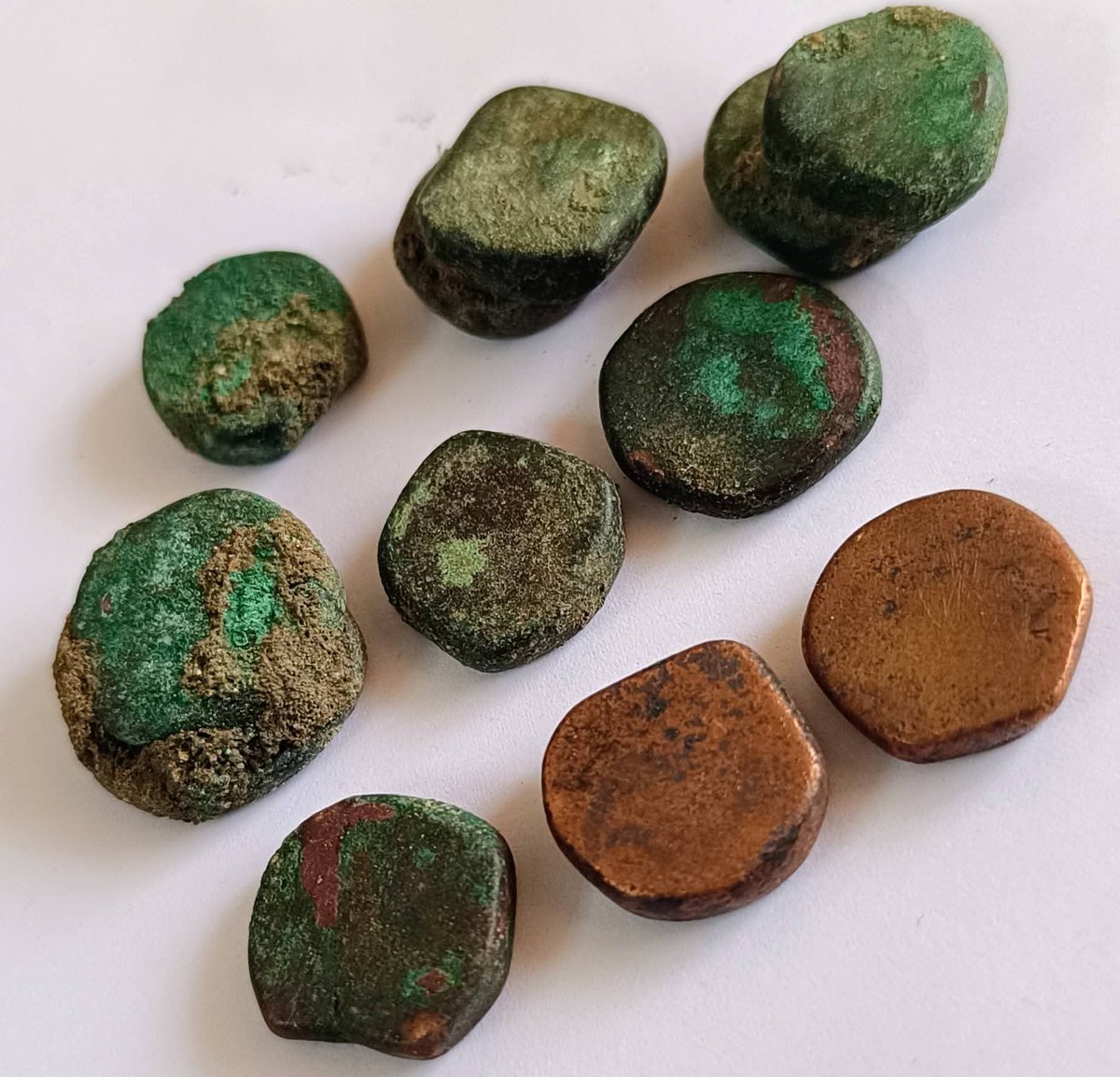 ShyamSPrasad's tweet photo. Hire Benakal (Hirebenakallu) in Koppal district, home to the largest megalith necropolis in South India, has thrown up another surprise. Archeologists have uncovered unfinished copper coins possibly from the pre-Shatavahana period. Studies and research on the discovery is still underway and the findings yet to be published. The coins are a sign of transition from pre-history to historical period. 
Pic: Manjunath Doddamani