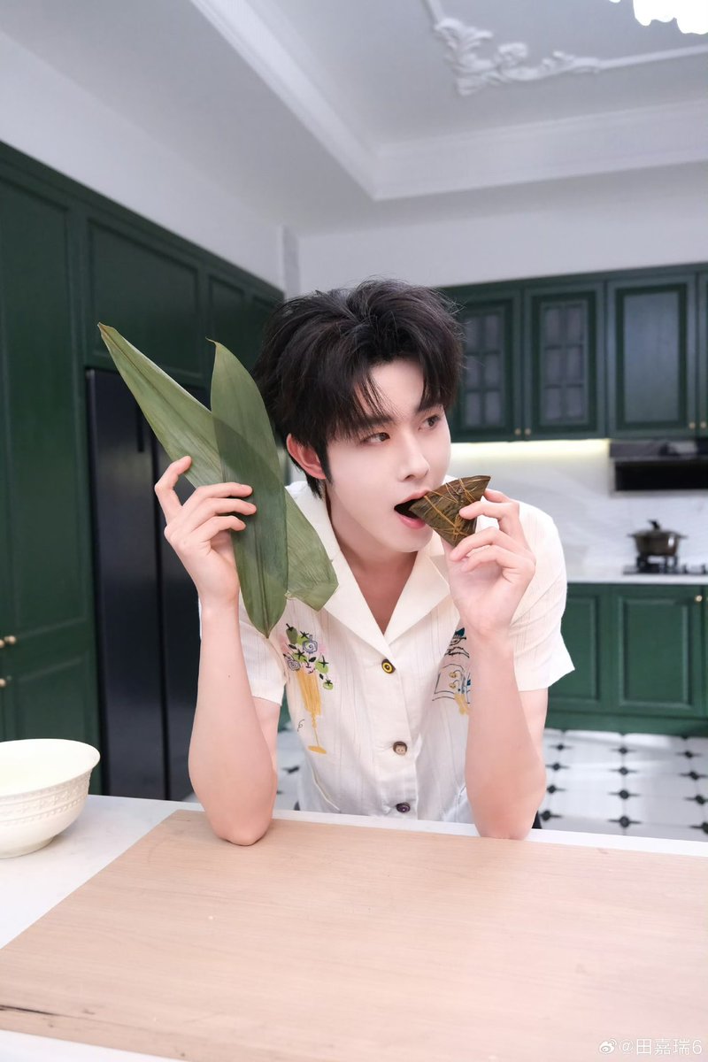 lallaimS2's tweet photo. 260619 전가서 웨이보

커엽💕

#전가서 #田嘉瑞 #TianJiarui https://t.co/IZvkNJ7JtH