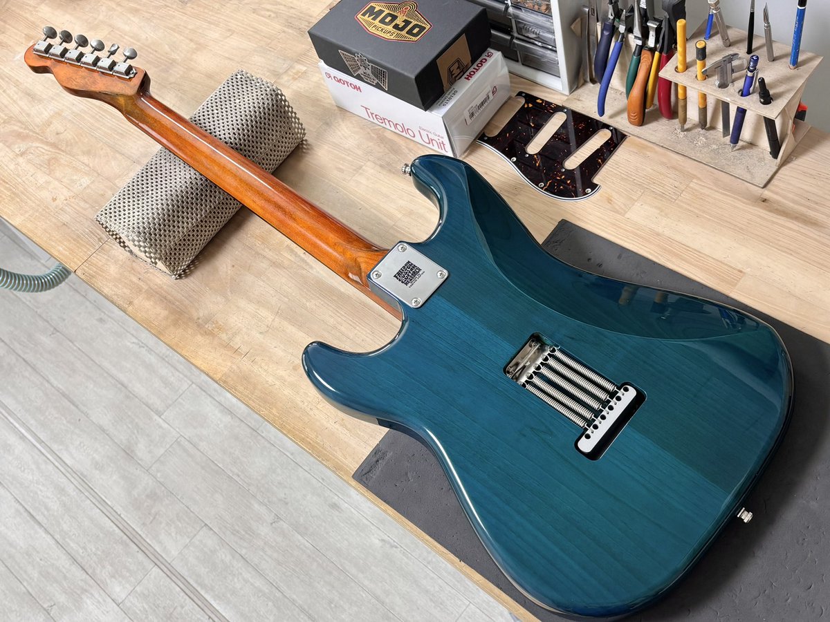 tariki_fretless's tweet photo. お持ち込みいただいたボディ・ネック・パーツ一式を組み込みました。 https://t.co/E9FxfWeNiH