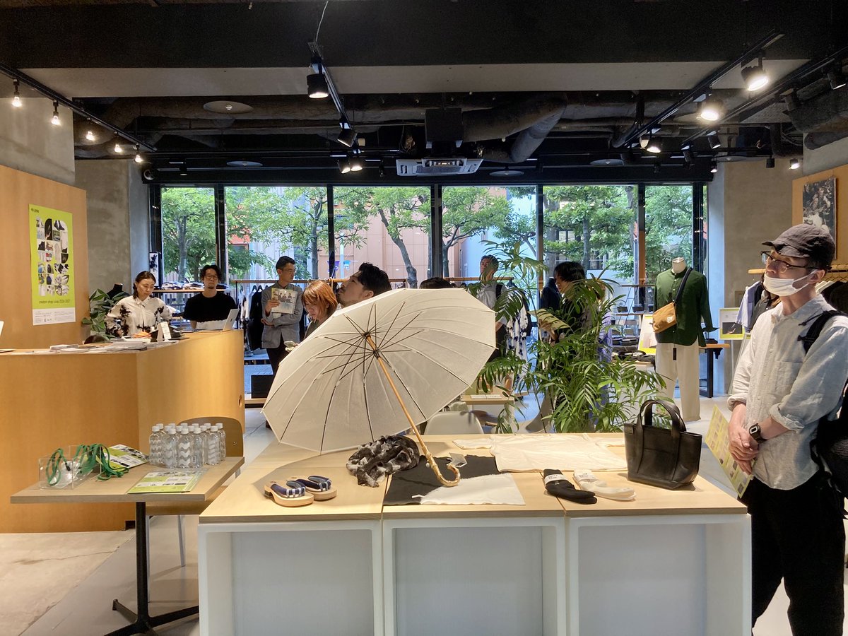 idcn_tw's tweet photo. 出店クリエイターさんによるプレゼンが始まりました！
ものづくりの裏側にあるメーカーさんとの協業のプロセスや産地への想いなど🧵

クリエイターさんそれぞれにストーリーがあり素敵ですね✨

交流会は19:30まで続きますので、ぜひお立ち寄りくださいませ。 https://t.co/uqOidq6heK