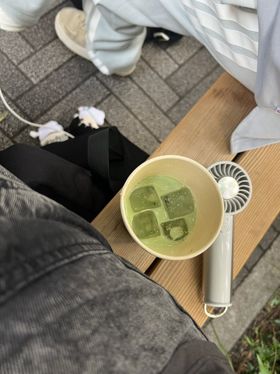 anna_yuki_'s tweet photo. Если в ближайшее время будете в Blue Bottle Coffee попробуйте sweet blossom latte (или матча латте, как у меня)!!! 

Я боялась, что у меня зубы сведет от сладости, но оказалось безумно вкусно (и в меру сладко, оно с сиропом бузины) https://t.co/YjGyf8soiI