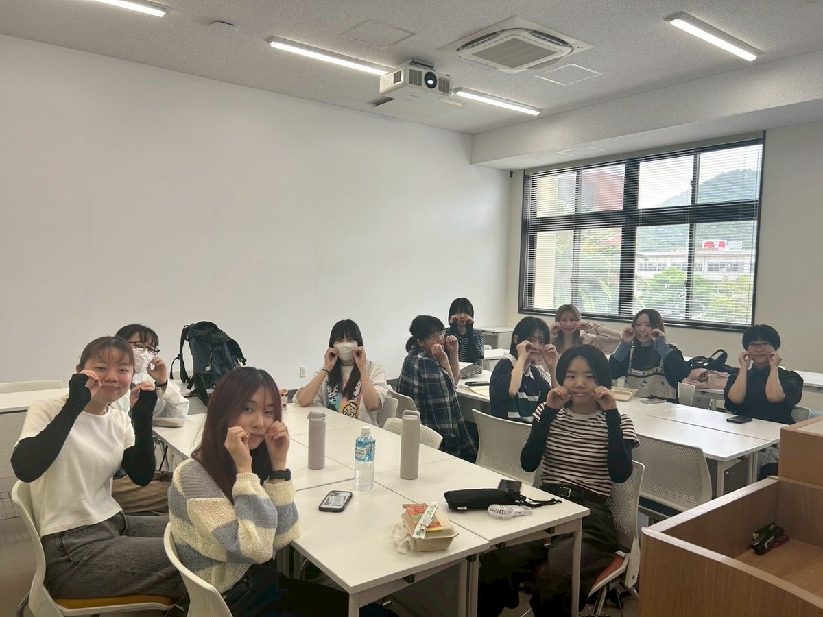 bonsaigirlsp's tweet photo. こんにちは！
Bonsai⭐︎Girls Project です🍀
今週も定例ミーティングで今後のイベントなどについて話し合いました✨
#盆栽 #香川大学 #苔玉 #bonsaigirlsproject #地域活性化プロジェクト #bonsai https://t.co/WZb6FCd8Nc