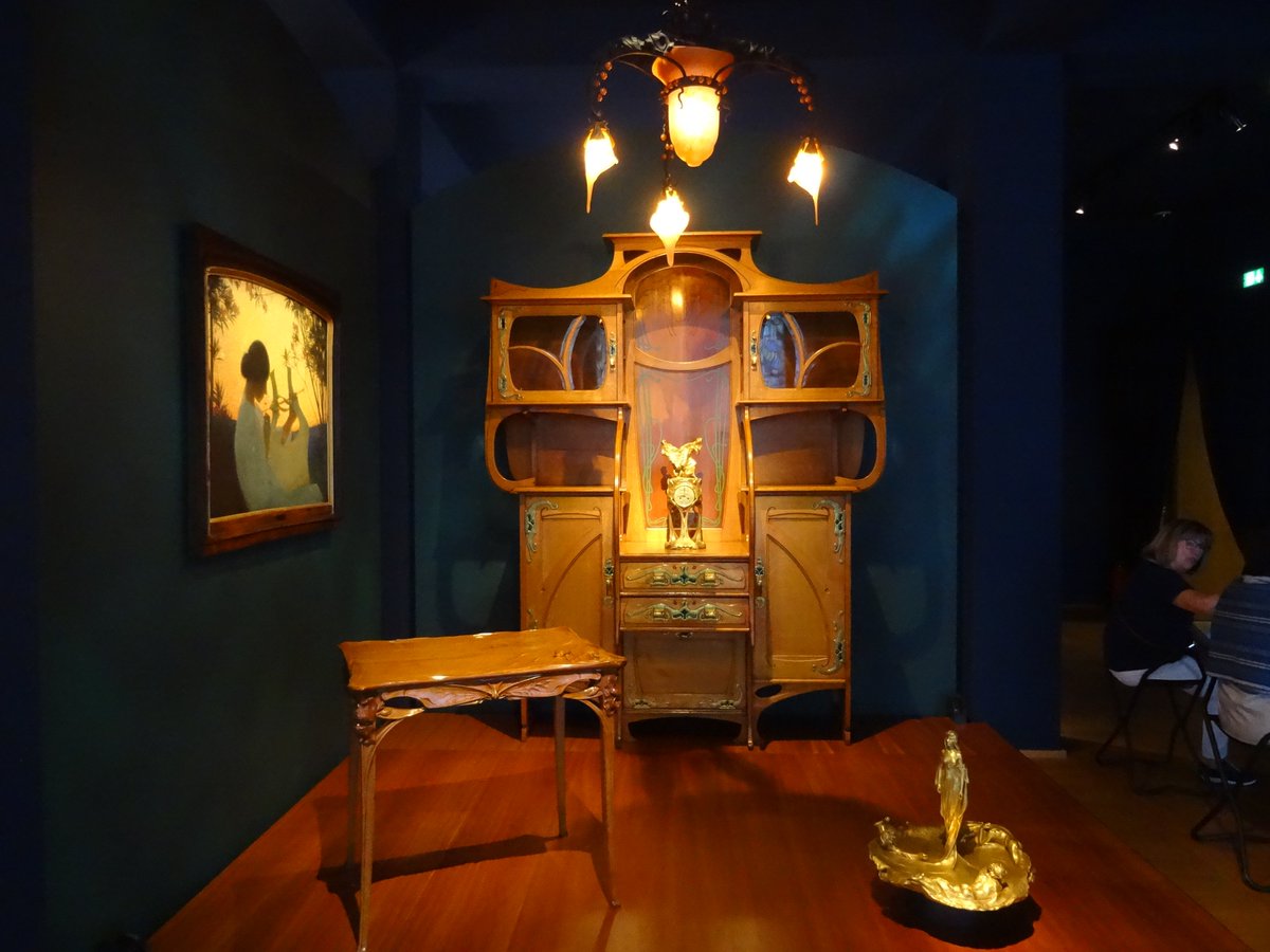 RyosukeInomata's tweet photo. 【ドイツ】
ヴィースバーデン博物館に展示されていた家具。 https://t.co/MF8FOU1ga5