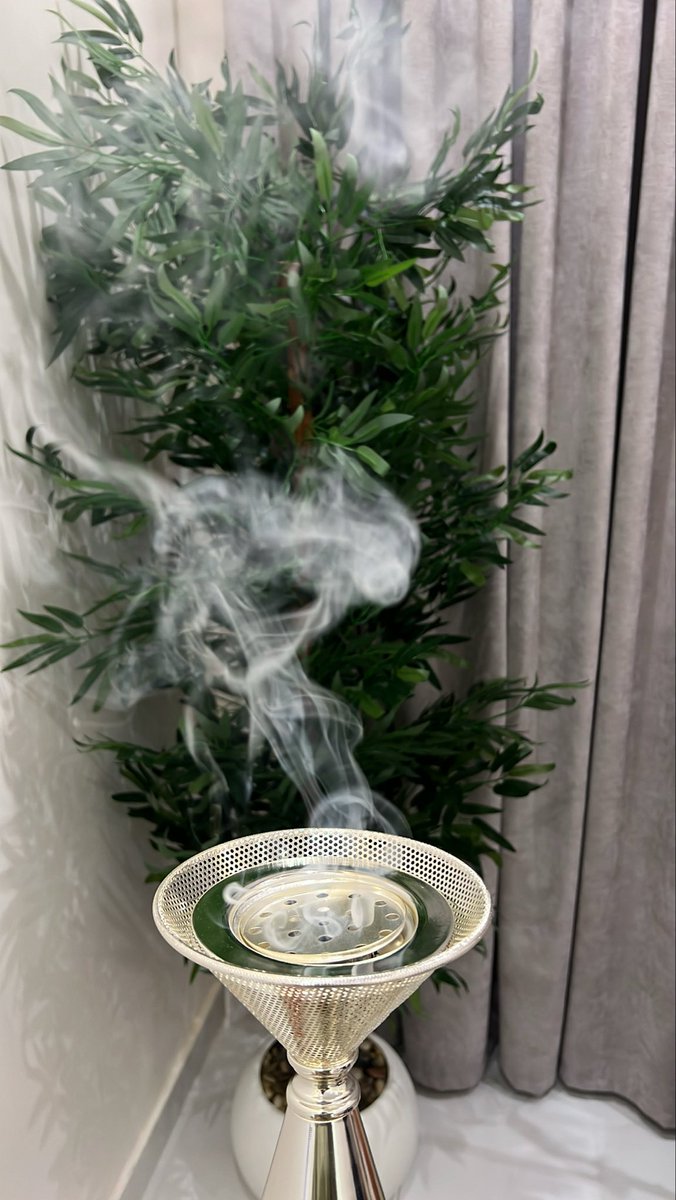 _iiii551's tweet photo. ريحة القهوه 
والبخورر
يـوم الجُمـعة
❣️❣️ https://t.co/1uXT3D23vN
