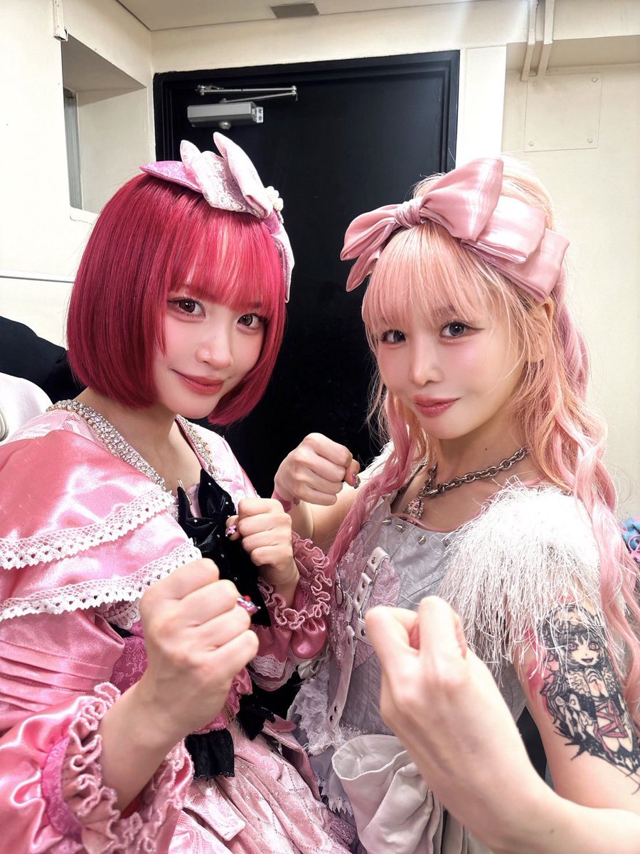 TaKaNa721's tweet photo. ❤️🩷私たち可愛くて強いです🩷❤️ https://t.co/ASMf89VMjL