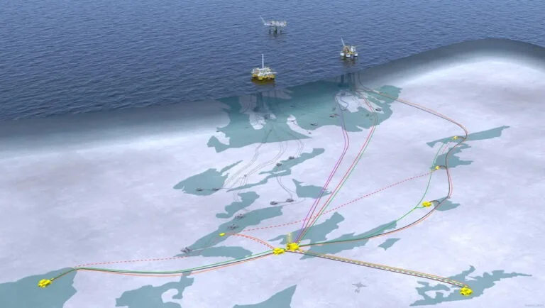 jackprandelli's tweet photo. Equinor just unveiled one of the largest early-phase projects in North Sea history.

Ringvei Vest. 
240 million barrels of oil equivalent.

7 separate finds across 8 licenses and 7 different owners all being fused into a single subsea development tied back to the Troll B platform.

13 wells. 
6 seabed templates.
 Oil to Mongstad. 
Gas to Kollsnes.

Equinor's own EVP said it plainly:
"The Norwegian Continental Shelf is maturing, new discoveries are smaller and costs are increasing."

The era of giant standalone North Sea fields is over. 

The future is aggregation combining marginal discoveries that wouldn't work alone into projects that work together.

Ringvei Vest is the model.
And the timing is no coincidence.
This week alone Equinor has:

→ Doubled its 2026 buyback to $3 billion

→ Announced Johan Sverdrup Phase 4 (30mb)

→ Unveiled Ringvei Vest (240mb)

The North Sea isn't running out. It's being reinvented.
FID timeline still TBD. First oil still years away.

But 240 million barrels pointed at European energy security  in a week when EU gas storage is 20 points below normal  matters.
The supply response is real. 
The timeline just isn't 2026.