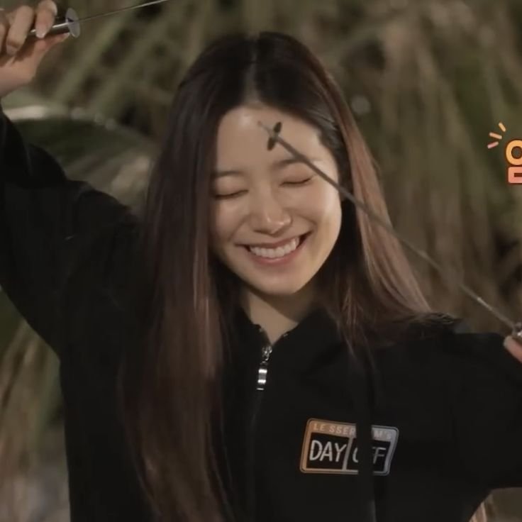 g1rlmagazine's tweet photo. 📌 a thread of zuha's eye smile bcs she's so   ( ◜ᴗ◝ ) https://t.co/2EDlSDncWx